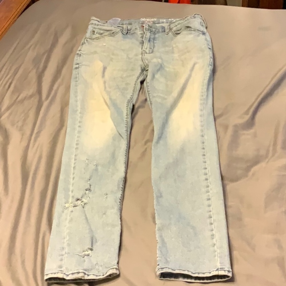 Men’s LEVI’s Light Blue Jeans 33 W 32 L Slim Fit